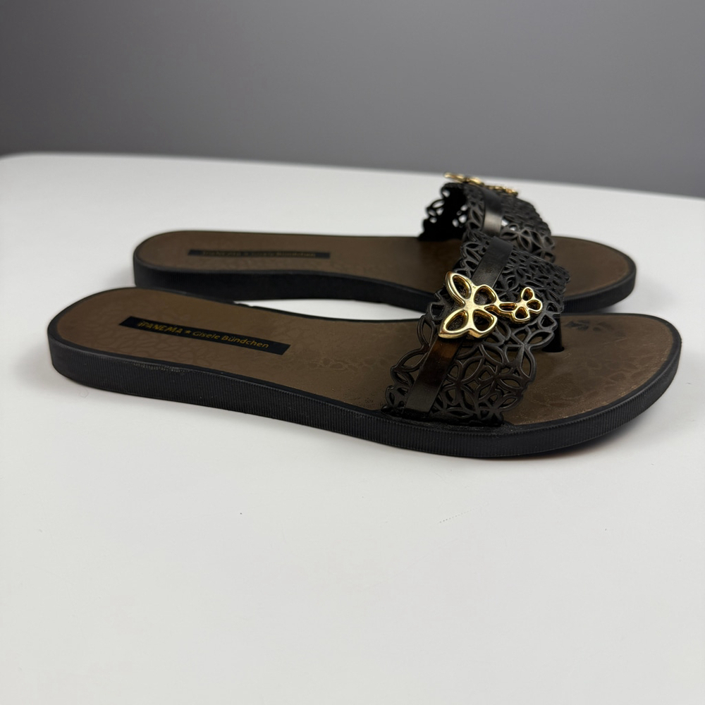 Ipanema x Gisele Bündchen tong sandals Black Gold Butterfly Sandals US 6